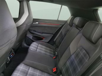 Volkswagen Golf 2.0 TDI GTD DSG (200 ps) - HEATED SEATS - HEATED STEERING - WIFI