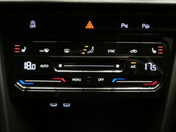 Volkswagen T-Roc 1.5 TSI Style DSG (150 ps) - DIGITAL DASH - PARK SENSORS - PADDL