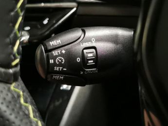 Peugeot E-2008 50kWh GT (7kW Charger) (136 ps) - LED - REVERSE CAM - NAV