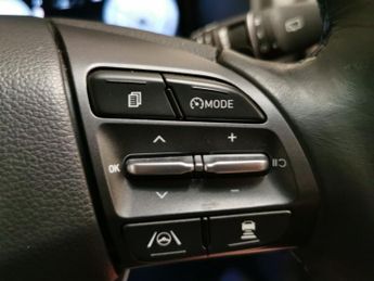 Hyundai Kona 64kWh Premium (10.5kW Charger) (204 ps) - HEATED SEATS - HEATED 