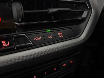 BMW 1 Series 1.5 118i SE DCT (140 ps) - REVERSE CAM - PERFORMANCE CONTROL