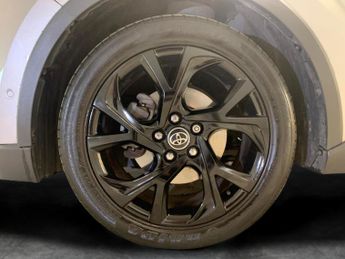 Toyota C-HR 1.8 VVT-h Dynamic CVT (122 ps) - LED - REVERSE CAM - NAV