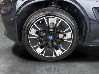 BMW iX3 80kWh M Sport Pro (286 ps) - PAN ROOF - HUD - GESTURE CONTROL