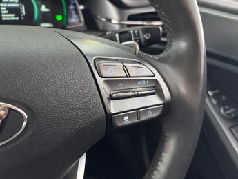 Hyundai Ioniq 1.6 h-GDi 8.9kWh Premium Plug-in DCT (141 ps) - DRIVING ASSISTAN