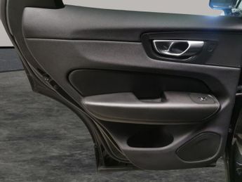 Volvo XC60 2.0h T6 Recharge 18.8kWh Plus Plug-in AWD (350 ps) - ADAPT CRUIS