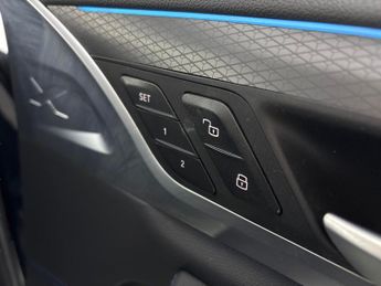 BMW iX3 80kWh M Sport Pro (286 ps) - PAN ROOF - HUD - GESTURE CONTROL