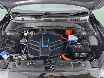 Hyundai Kona 64kWh Premium (10.5kW Charger) (204 ps) - UPGRADED SOUND - LED