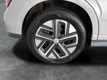 Hyundai Kona 64kWh Premium (10.5kW Charger) (204 ps) - UPGRADED SOUND - LED