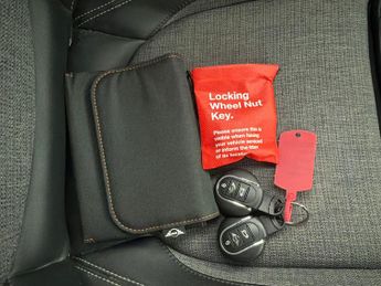 Mini Electric Hatch Cooper SE 32.6kWh Level 2 (184 ps) - CARPLAY - DRIVING ASSISTANT
