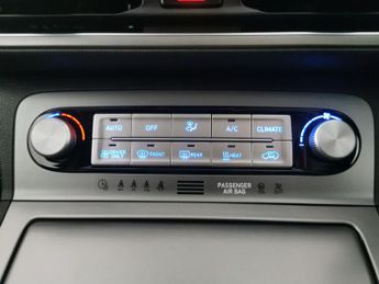 Hyundai Kona 64kWh Premium (10.5kW Charger) (204 ps) - KEYLESS ENTRY - LED - 