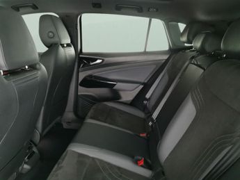 Volkswagen ID.4 Pro Performance 77kWh Family (204 ps) - ACTIVE LANE ASSIST - LED