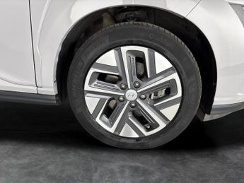 Hyundai Kona 64kWh Premium (10.5kW Charger) (204 ps) - LED - REVERSE CAM - SA