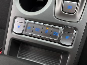 Hyundai Kona 64kWh Premium (10.5kW Charger) (204 ps) - UPGRADED SOUND - LED