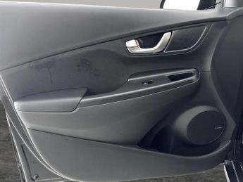 Hyundai Kona 64kWh Premium (10.5kW Charger) (204 ps) - UPGRADED SOUND - LED