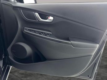 Hyundai Kona 64kWh Premium (10.5kW Charger) (204 ps) - UPGRADED SOUND - LED
