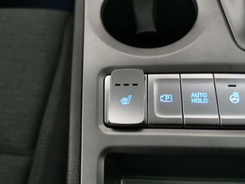 Hyundai Kona 64kWh Premium (10.5kW Charger) (204 ps) - KEYLESS ENTRY - LED - 