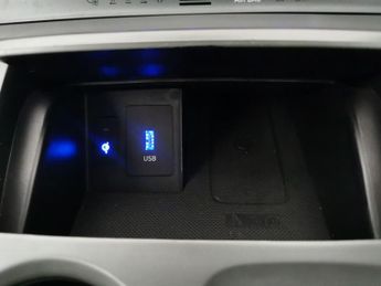 Hyundai Kona 64kWh Premium (10.5kW Charger) (204 ps) - KEYLESS ENTRY - LED - 