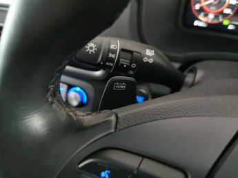 Hyundai Kona 64kWh Premium (10.5kW Charger) (204 ps) - KEYLESS ENTRY - LED - 