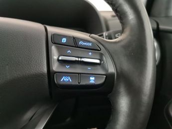 Hyundai Kona 64kWh Premium (10.5kW Charger) (204 ps) - KEYLESS ENTRY - LED - 