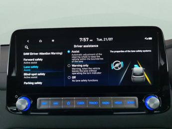 Hyundai Kona 64kWh Premium (10.5kW Charger) (204 ps) - KEYLESS ENTRY - LED - 