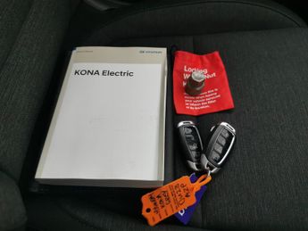 Hyundai Kona 64kWh Premium (10.5kW Charger) (204 ps) - KEYLESS ENTRY - LED - 