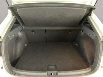Volkswagen Taigo 1.0 TSI R-Line DSG (110 ps) - ACTIVE LANE ASSIST - LED - NAV
