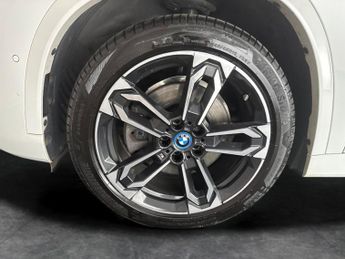 BMW X1 1.5 25e 16.3kWh M Sport Plug-in DCT xDrive (245 ps) - PARK ASSIS