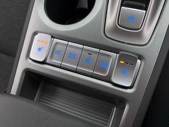 Hyundai Kona 64kWh Premium (10.5kW Charger) (204 ps) - UPGRADED SOUND - LED
