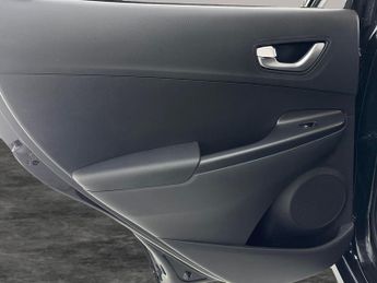 Hyundai Kona 64kWh Premium (10.5kW Charger) (204 ps) - UPGRADED SOUND - LED