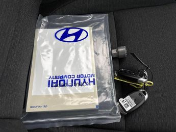 Hyundai Kona 64kWh Premium (10.5kW Charger) (204 ps) - UPGRADED SOUND - LED