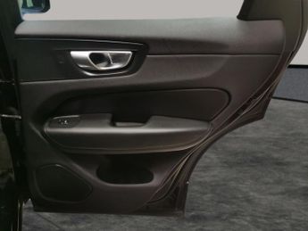 Volvo XC60 2.0h T6 Recharge 18.8kWh Plus Plug-in AWD (350 ps) - ADAPT CRUIS
