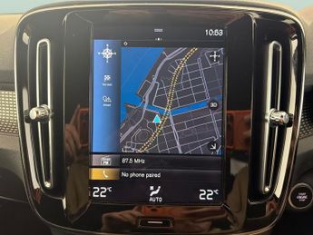 Volvo XC40 1.5 T3 R-Design (163 ps) 18IN ALLOYS - KEYLESS START - PARK ASSI