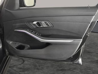 BMW 3 Series 2.0 330e 12kWh M Sport Plug-in (292 ps) - PARK ASSIST - KEYLESS 