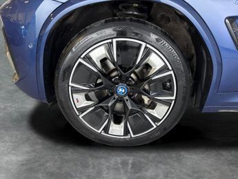BMW iX3 80kWh M Sport Pro (286 ps) - HUD - BMW LASERLIGHTS - ADAPT CRUIS