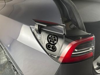 Tesla Model Y (Dual Motor) Long Range 4WDE (384 bhp) - HEATED STEERING