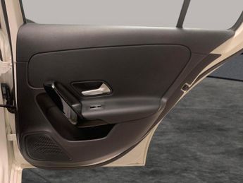 Mercedes-Benz A Class 1.5 A180d SE 7G-DCT (116 ps) - HEATED SEATS - COMFORT PACK
