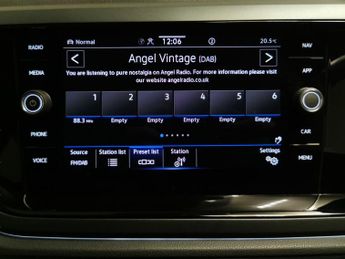 Volkswagen Taigo 1.5 TSI R-Line DSG (150 ps) - BLUETOOTH - WIRELESS CHARGER - DIG