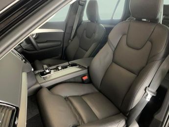 Volvo XC90 2.0h T8 Recharge 18.8kWh Plus Plug-in 4WD (455 ps) - ADAPT CRUIS