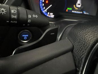 Toyota Corolla 2.0 VVT-h Design Touring Sports CVT (184 ps) - HEATED SEATS