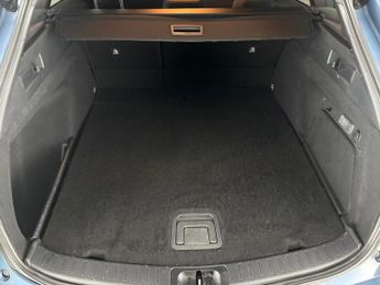 Toyota Corolla 2.0 VVT-h Design Touring Sports CVT (184 ps) - HEATED SEATS