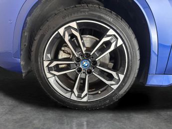 BMW iX1 30 66.5kWh M Sport xDrive (11kW Charger) (313 ps) - HEATED SEATS