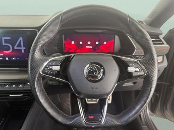 Skoda Octavia 2.0 TSI vRS DSG - BLUETOOTH - PARK SENSORS - DAB