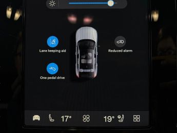 Volvo C40 Recharge 69kWh Plus (231 ps) - CARPLAY - ACTIVE LANE ASSIST - KE