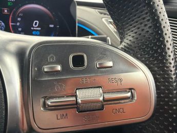 Mercedes-Benz EQC EQC 400 80kWh AMG Line 4MATIC (408 ps) - HEATED LEATHER - COMFOR