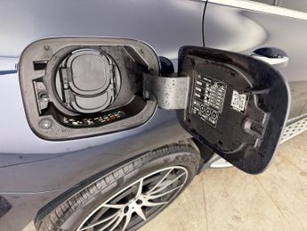 Mercedes-Benz EQC EQC 400 80kWh AMG Line 4MATIC (408 ps) - HEATED LEATHER - COMFOR