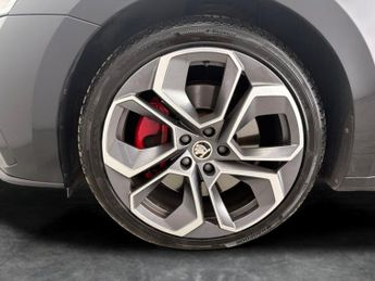 Skoda Octavia 2.0 TSI vRS DSG (245 ps) - BLUETOOTH - PARK SENSORS - DAB