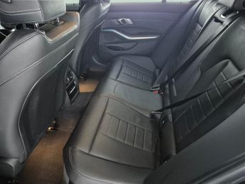BMW 3 Series 2.0 330e 12kWh M Sport Plug-in (292 ps) - HEATED SEATS - NAV