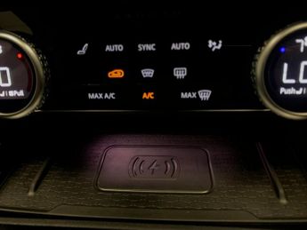 Jaguar F-PACE 2.0 P250i R-Dynamic SE AWD (250 ps) - ADAPTIVE CRUISE - REV CAM 
