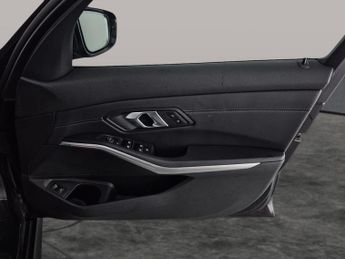BMW 3 Series 2.0 320i M Sport (184 ps) - SUN PROTECTION GLASS - HEATED STEERI