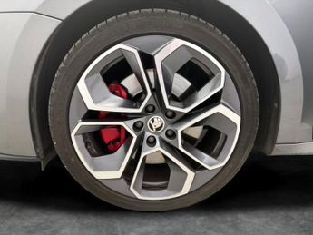 Skoda Octavia 2.0 TSI vRS DSG - BLUETOOTH - PARK SENSORS - DAB